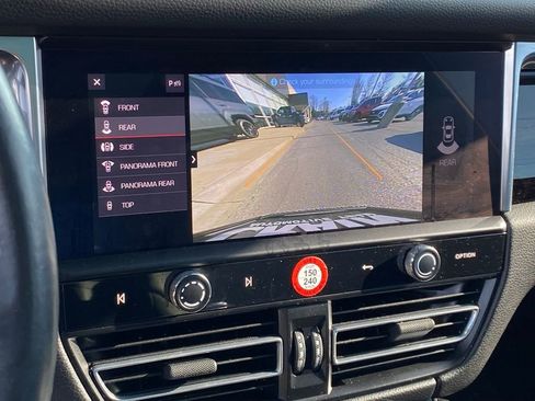 Used 2022 Porsche Macan Base image 18