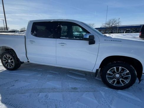 Used 2024 Chevrolet Silverado 1500 LT AWD/4WD image 3