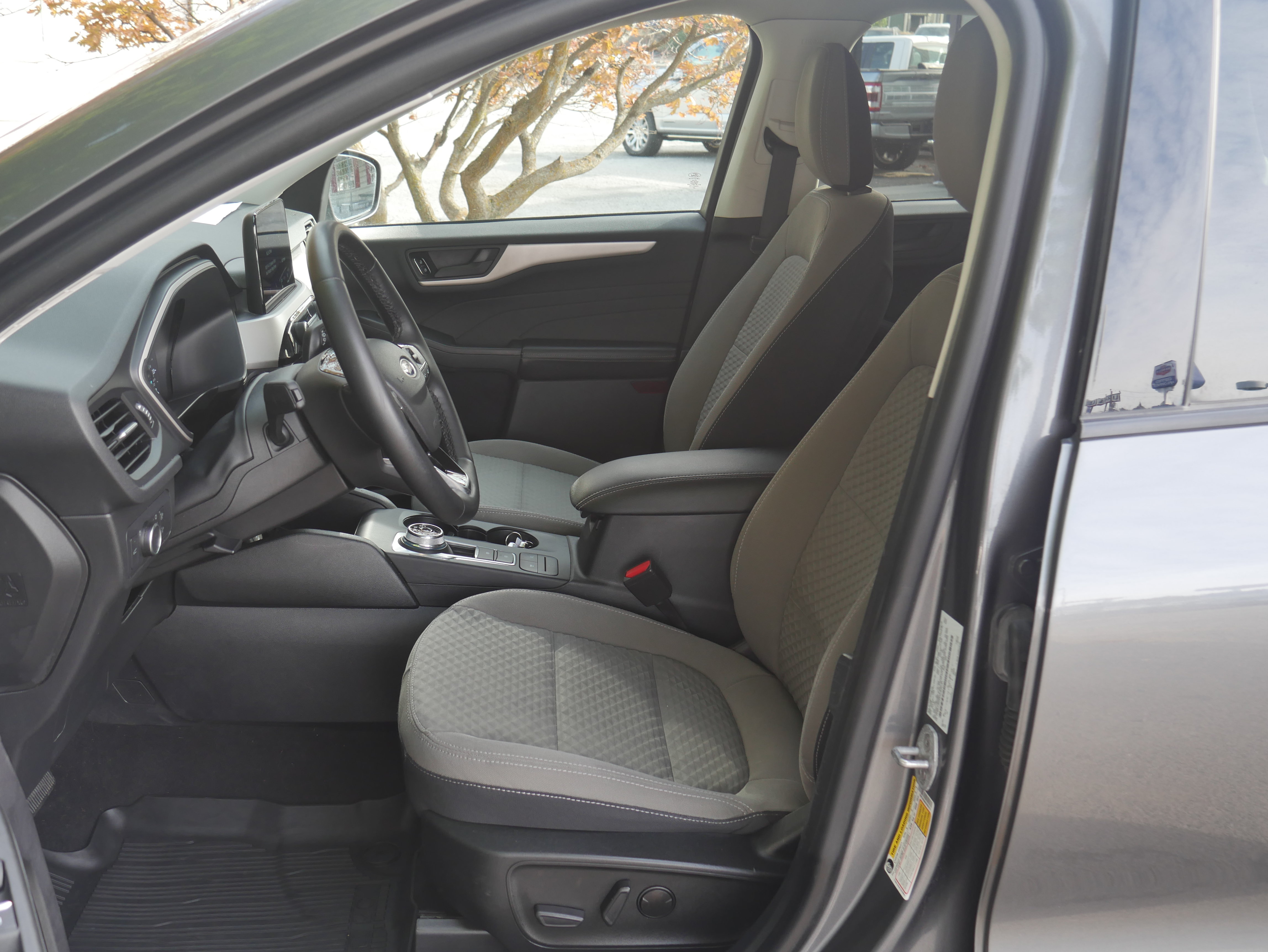Certified 2022 Ford Escape SE w/ Convenience Package AWD/4WD image 3