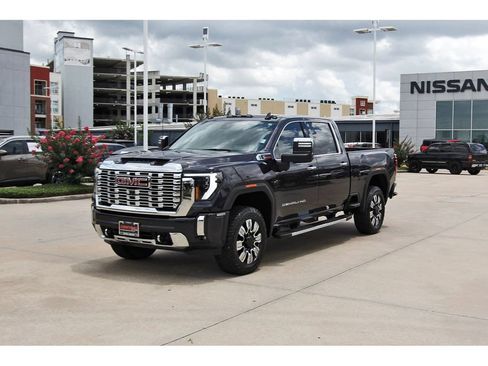 Used 2025 GMC Sierra 2500 Denali w/ Denali Reserve Package AWD/4WD image 2