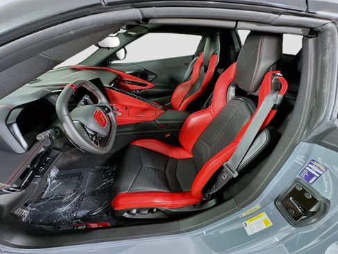 Used 2024 Chevrolet Corvette Stingray Preferred Conv w/ Z51 Performance Package RWD image 5