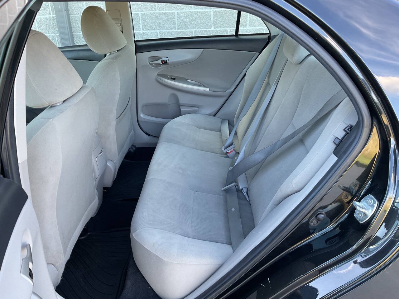 Used 2012 Toyota Corolla LE FWD image 23