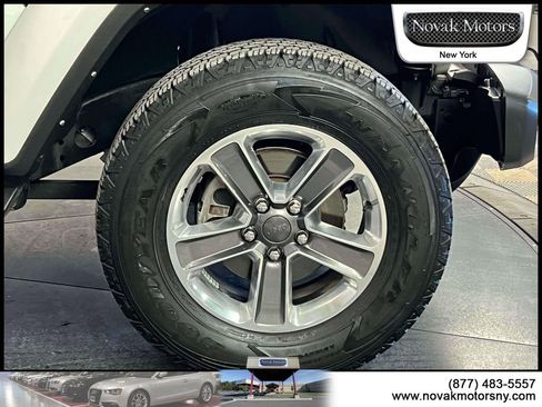 Used 2022 Jeep Wrangler Unlimited Sahara w/ Cold Weather Group image 9