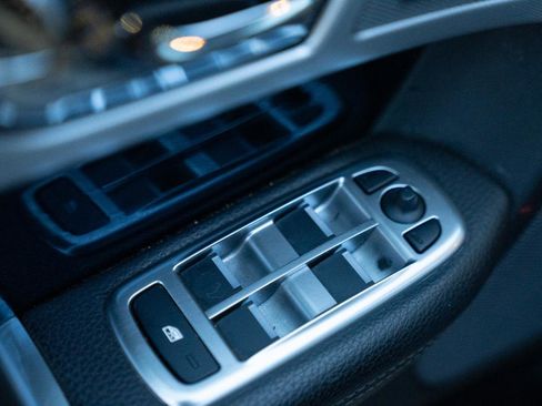 Used 2015 Jaguar XF Portfolio image 19