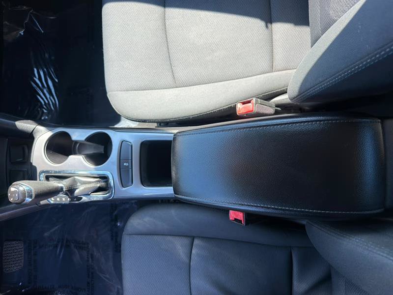 Used 2018 Chevrolet Cruze LT w/ Sun And Sound Package FWD image 14