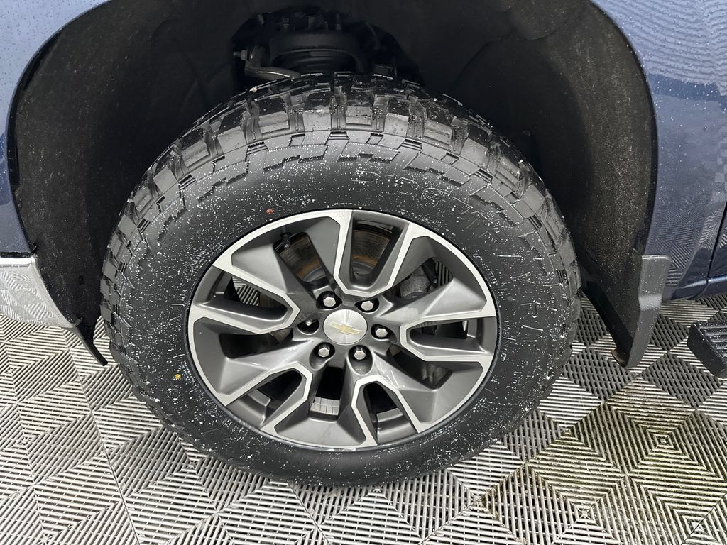 Used 2022 Chevrolet Silverado 1500 LT AWD/4WD image 12