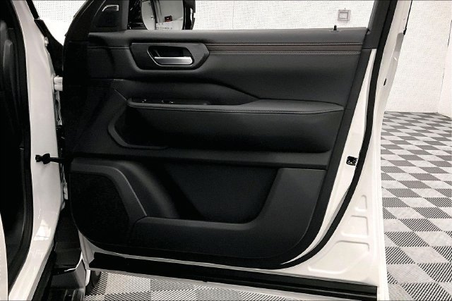 New 2026 Nissan Armada SL w/ Captain's Chari Seat Package AWD/4WD image 39