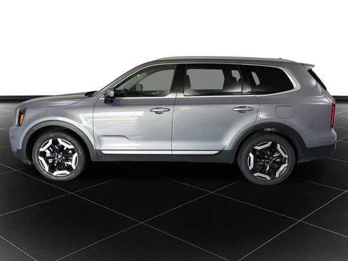 Used 2025 Kia Telluride S FWD image 2