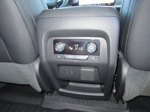 Used 2025 Chevrolet Traverse High Country FWD image 33