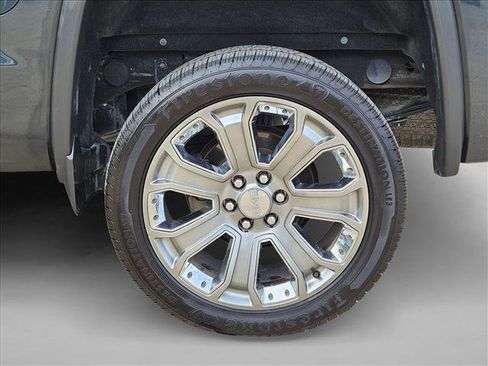 Used 2018 GMC Sierra 1500 Denali w/ Denali Ultimate Package AWD/4WD image 25