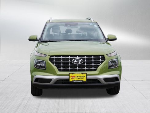 Used 2022 Hyundai Venue SEL FWD image 2