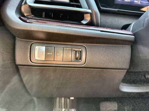 Used 2025 Chevrolet Traverse Z71 w/ LPO, Illumination Package AWD/4WD image 18