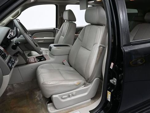 Used 2008 Chevrolet Suburban LTZ w/ LTZ Preferred Equipment Group AWD/4WD image 11