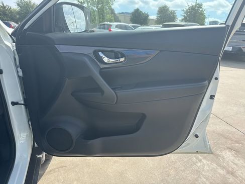 Used 2017 Nissan Rogue S image 10