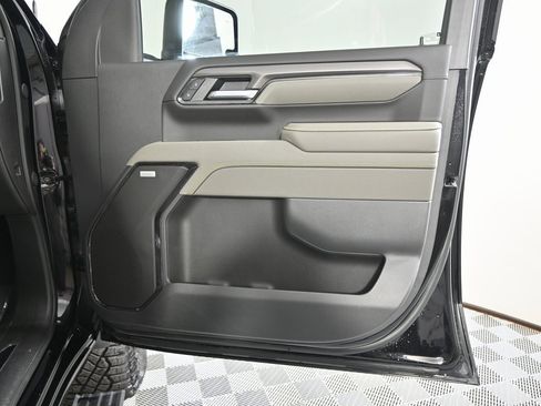 Used 2025 Chevrolet Silverado 2500 ZR2 w/ Technology Package image 13