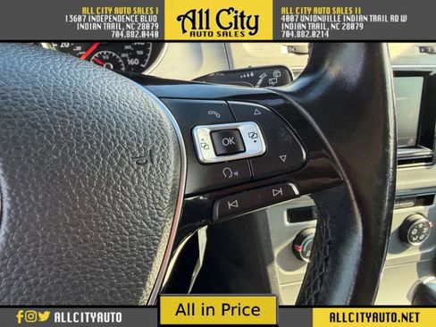 Used 2015 Volkswagen Golf S image 21