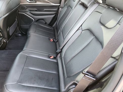 Used 2023 Jeep Grand Cherokee Limited w/ Luxury Tech Group II image 20