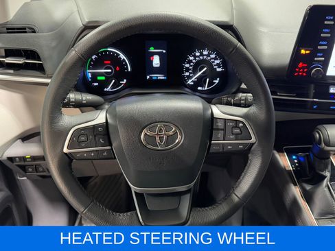 Used 2023 Toyota Sienna XLE FWD image 18
