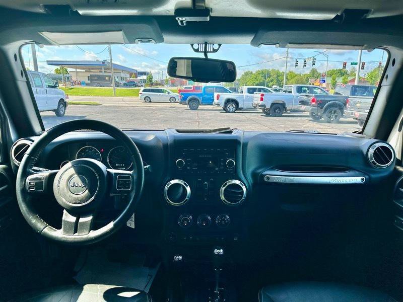 Used 2018 Jeep Wrangler Unlimited Sahara AWD/4WD image 11