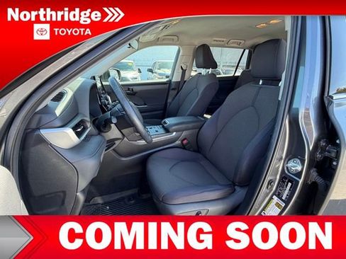 Used 2021 Toyota Highlander LE image 6