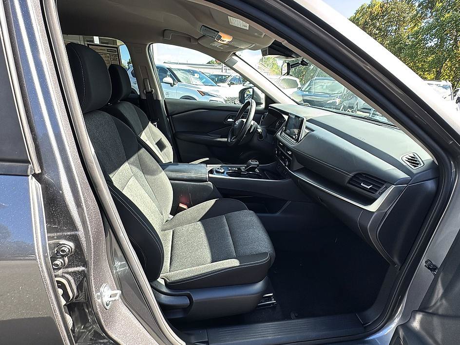 Certified 2025 Nissan Rogue SV AWD/4WD image 24