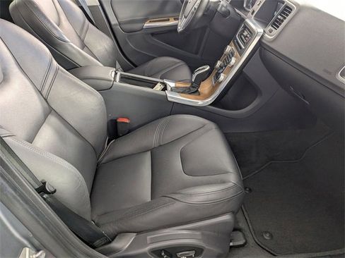 Used 2016 Volvo S60 T5 Inscription Platinum image 30