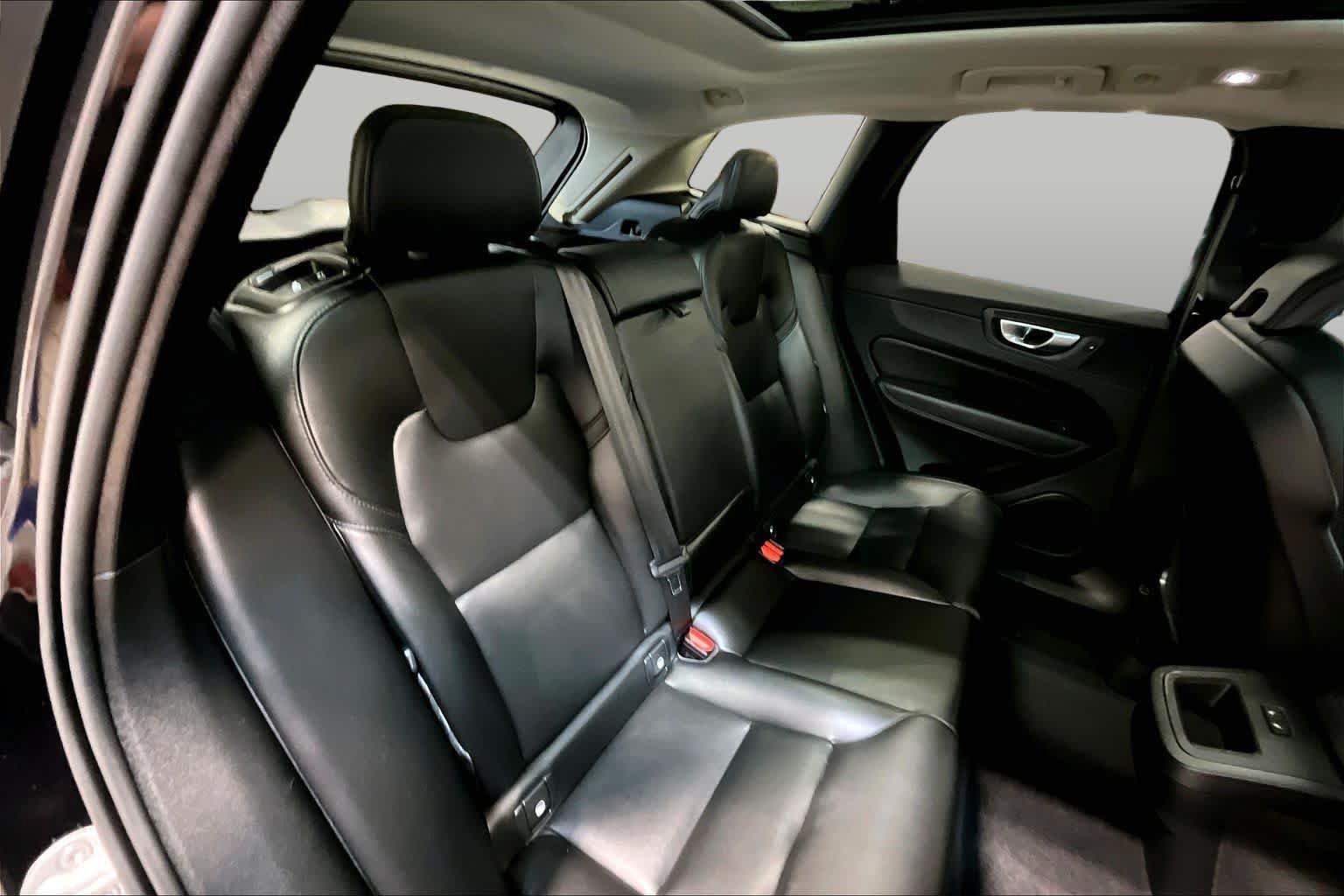 Used 2024 Volvo XC60 B5 Core w/ Protection Package Premier AWD/4WD image 19