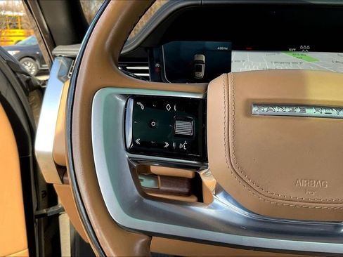 Used 2023 Land Rover Range Rover Long Wheelbase Autobiography image 11