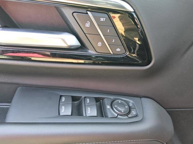 Used 2025 Chevrolet Suburban Z71 AWD/4WD image 17