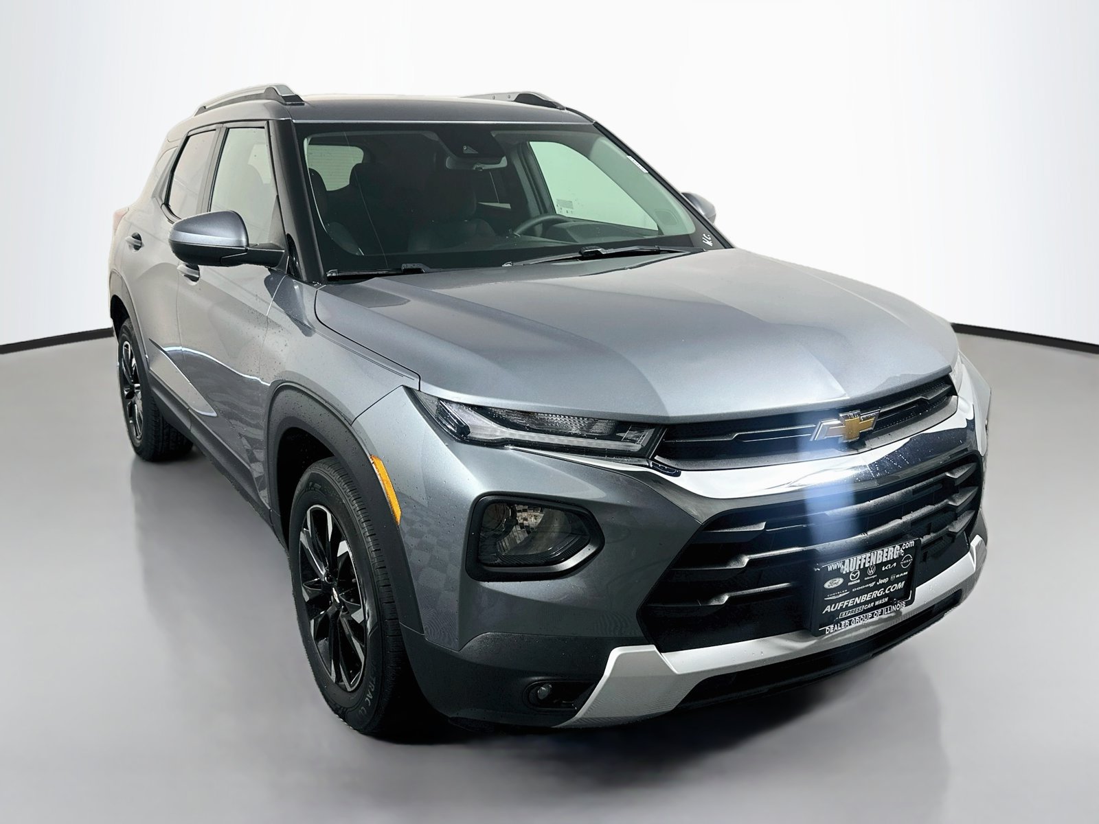 Used 2022 Chevrolet TrailBlazer LT FWD image 1