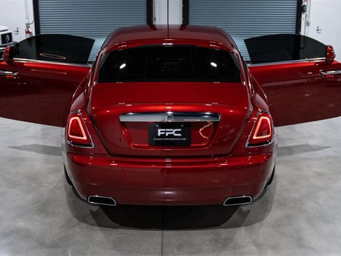 Used 2019 Rolls-Royce Wraith RWD image 37