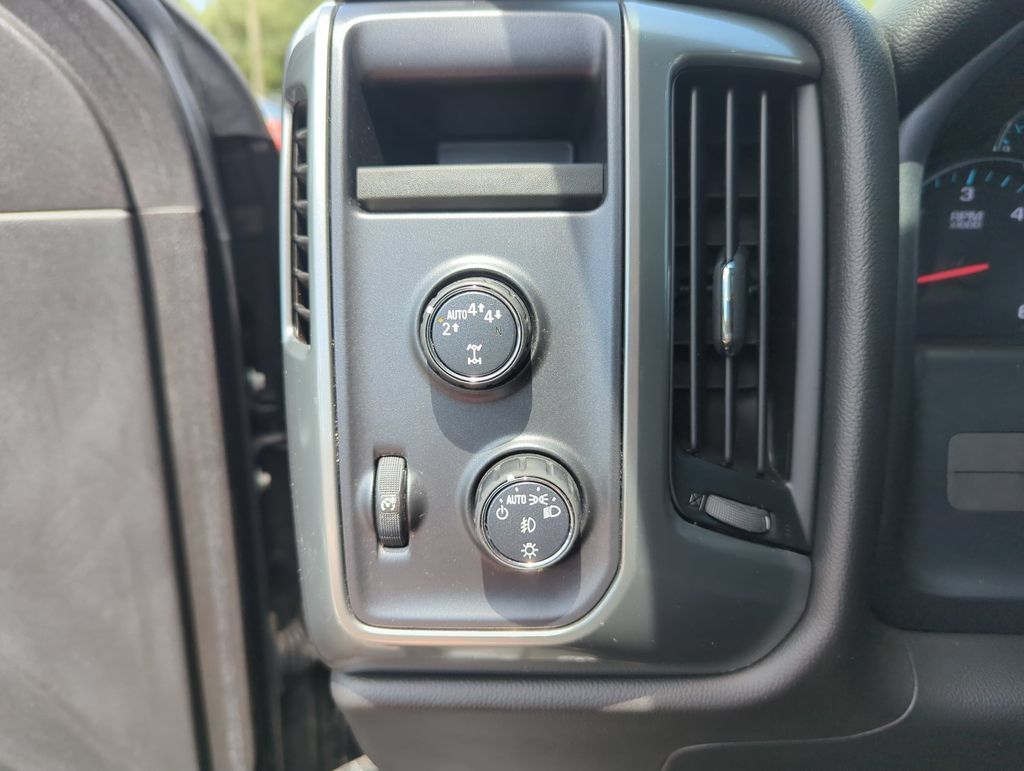 Used 2018 Chevrolet Silverado 1500 LT w/ All Star Edition AWD/4WD image 20