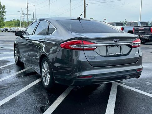 Used 2017 Ford Fusion SE FWD image 8