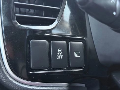 Used 2020 Mitsubishi Outlander SE image 27