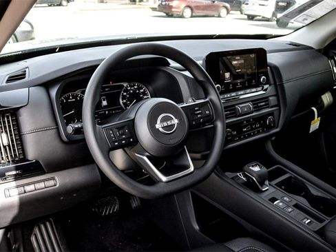 New 2025 Nissan Pathfinder S image 11