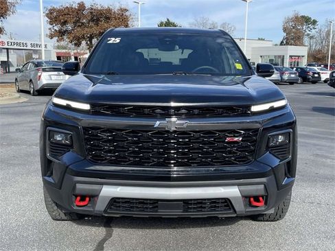 Used 2025 Chevrolet Traverse Z71 image 8