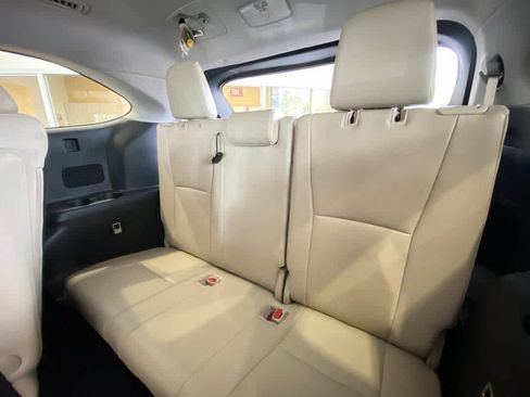 Used 2022 Toyota Highlander XLE AWD/4WD image 25