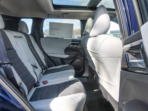 New 2026 Mitsubishi Outlander SE image 16