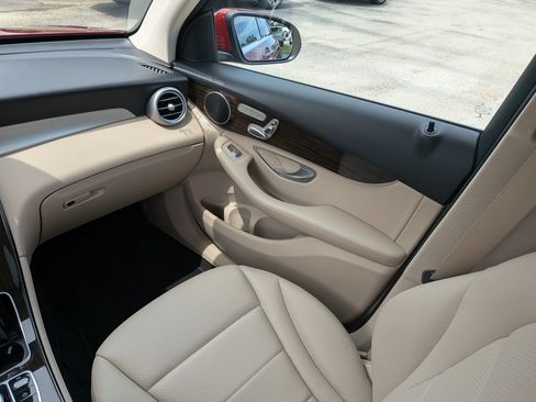Used 2019 Mercedes-Benz GLC 300 image 18
