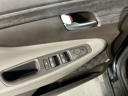 Used 2020 Hyundai Santa Fe SE image 14