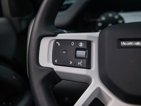 New 2025 Land Rover Defender 110 X-Dynamic SE AWD/4WD image 18