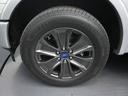 Used 2018 Ford F150 Lariat w/ Equipment Group 502A Luxury AWD/4WD image 9