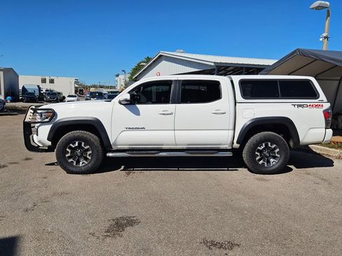 Used 2021 Toyota Tacoma TRD Off-Road w/ Technology Package image 3