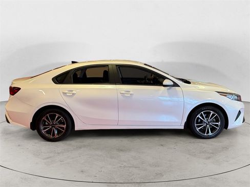 Used 2023 Kia Forte LXS image 2