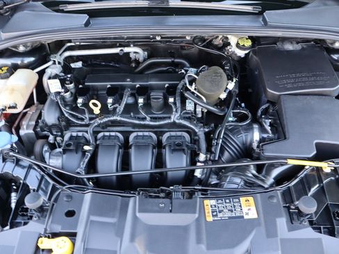 Used 2015 Ford Focus SE w/ SE Sport Package FWD image 39