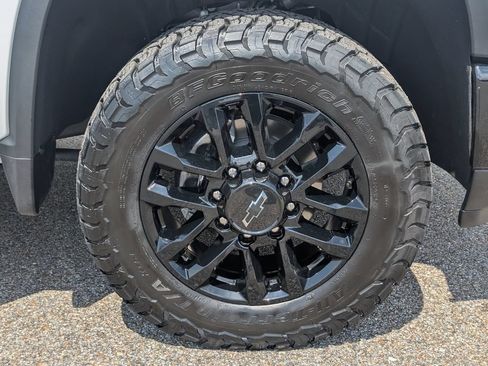 Used 2025 Chevrolet Silverado 2500 LT w/ Trail Boss Package AWD/4WD image 6