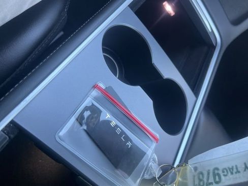 Used 2023 Tesla Model 3 Standard Range image 18
