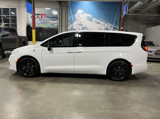Used 2024 Chrysler Pacifica Select video 2
