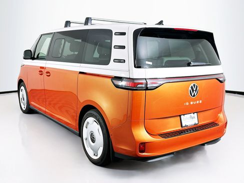 Used 2025 Volkswagen ID. Buzz 1st Edition RWD image 5