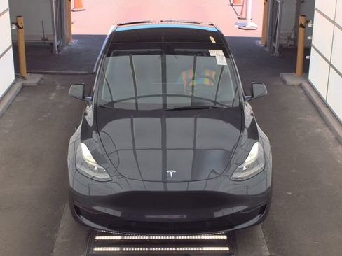 Used 2024 Tesla Model Y Long Range RWD image 18